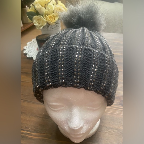 TABITHA WEBB FAUX FUR BOBBLE POM
POM BEANIE HAT WITH
RHINESTONES GEM - Picture 11 of 12